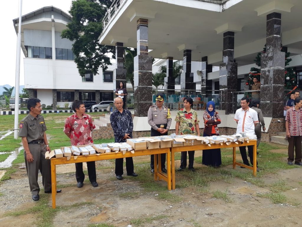 Dukcapil Tana Toraja Musnahkan Puluhan Ribu e-KTP Rusak