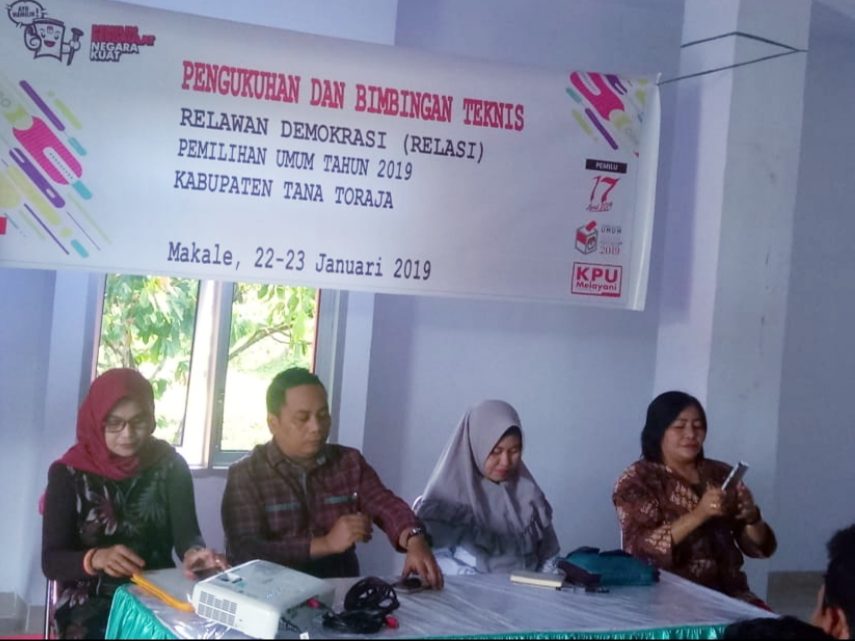 55 Anggota Relawan Demokrasi di Kukuhkan KPU Tana Toraja