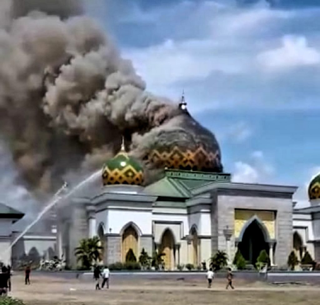 Masjid Agung Belopa Terbakar