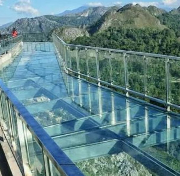 Membandingkan Jembatan Kaca Skywalk dan Hongayu, Dengan Pelataran Kaca Burake 4 Membandingkan Jembatan Kaca Skywalk dan Hongayu, Dengan Pelataran Kaca Burake