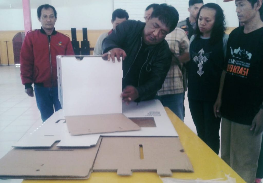 KPU Toraja Utara Mulai Merakit Kotak Suara