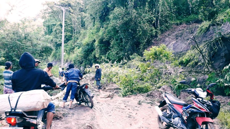 Jalan Poros Bokin – Rantepao Terisolir Akibat Longsor