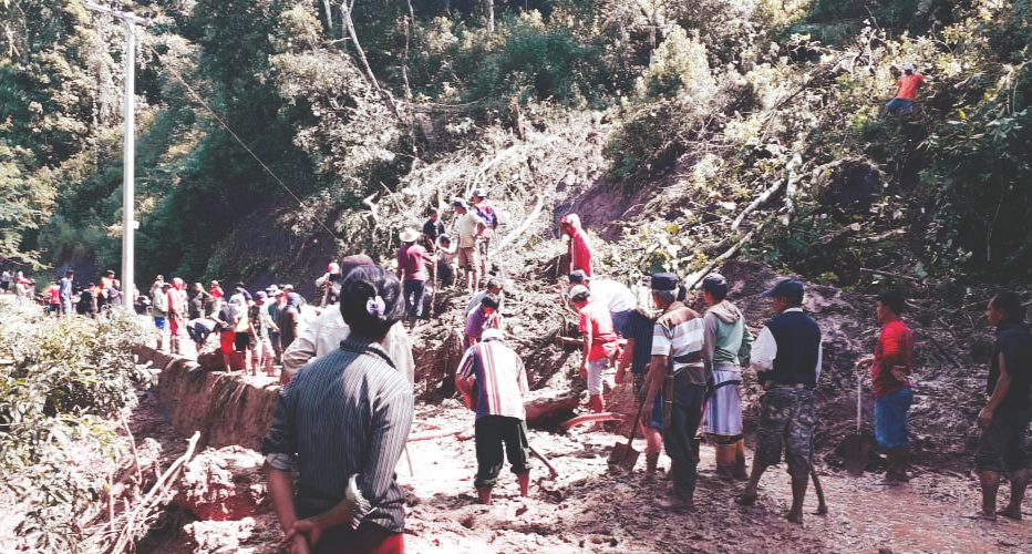 Longsor Susulan Membuat Bokin Semakin Terisolir, Ratusan Warga Terpaksa Turun Tangan