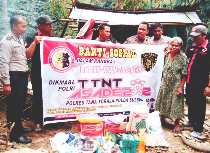 Polisi Alumni TTNT Asade, Bantu Warga Kurang Mampu