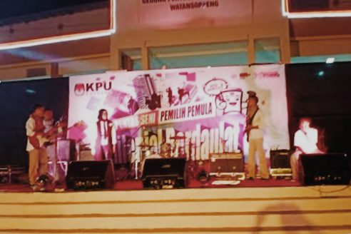 Target Pemilih Pemula, KPU Soppeng Gelar Pentas Seni