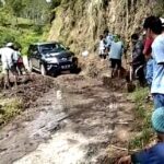 Terjebak Longsor Mobil Ketua DPRD Tana Toraja Tertahan