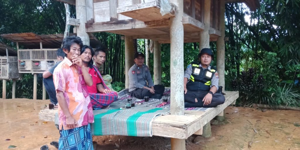Bhabinkamtibmas Mediasi Penyelesaian Kasus Penganiayaan di Sesean