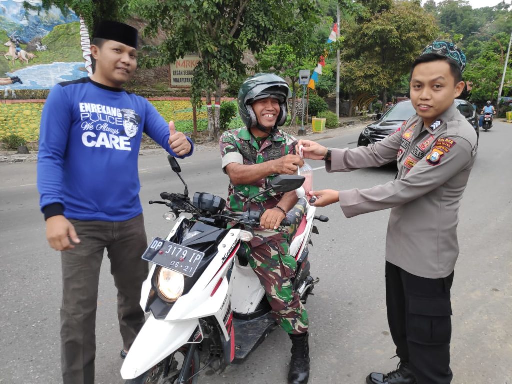 Enrekang Police Care berbagi Takjil Gratis