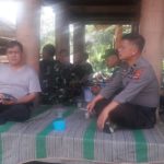 Polsek Sesean Bantu Warga dalam Pembuatan Pondok untuk Persiapan Pesta Adat Rambu Solo