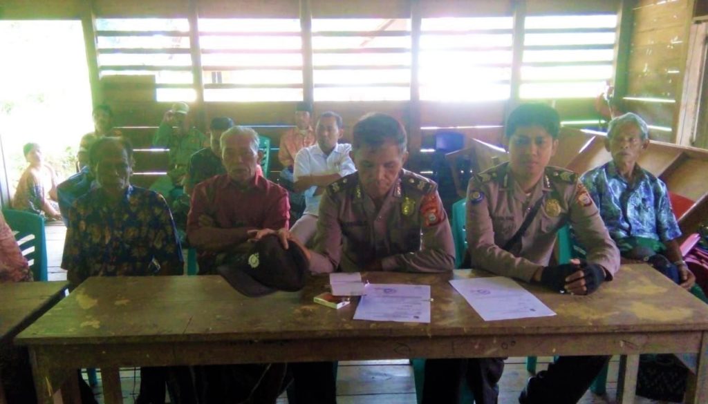 Polsek Sopai Lakukan Pengamanan Sidang Adat Sengketa Lahan di Lembang Piongan