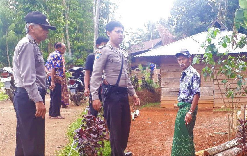 Polsek Sopai Lakukan Pengamanan Sidang Adat Sengketa Lahan di Lembang Piongan