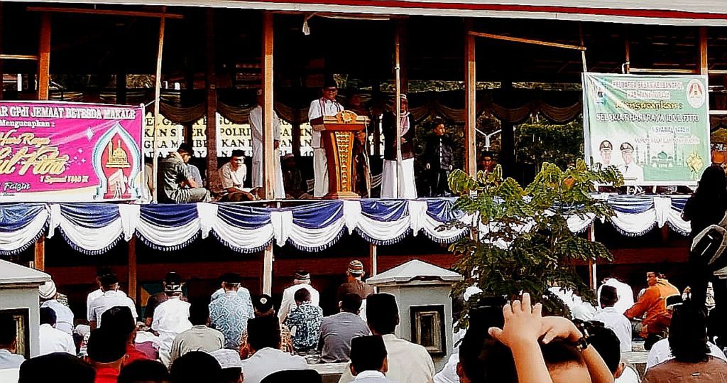 Ribuan Umat Muslim di Makale Laksanakan Shalat Idul Fitri 2 Ribuan Umat Muslim di Makale Laksanakan Shalat Idul Fitri