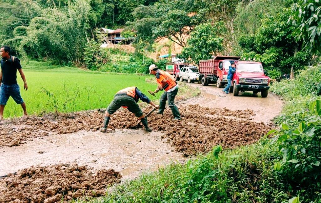BPBD Toraja Utara Perbaiki Jalur Alternatif di Lembang Rante