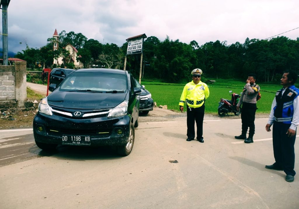 BPBD Toraja Utara Perbaiki Jalur Alternatif di Lembang Rante 2 BPBD Toraja Utara Perbaiki Jalur Alternatif di Lembang Rante