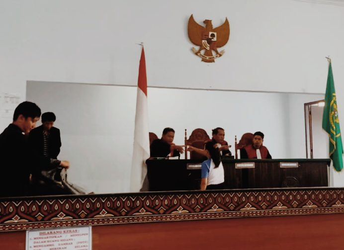 Dituntut 2 Bulan Penjara, Vebriastuti Menangis 1 Dituntut 2 Bulan Penjara, Vebriastuti Menangis