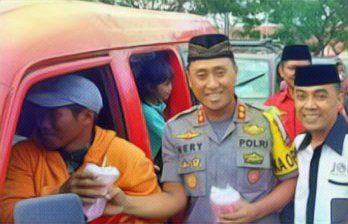 Jalin Silaturahmi Polres Jeneponto dan Awak Media Bagi Bagi Takjil dan Buka Puasa Bersama