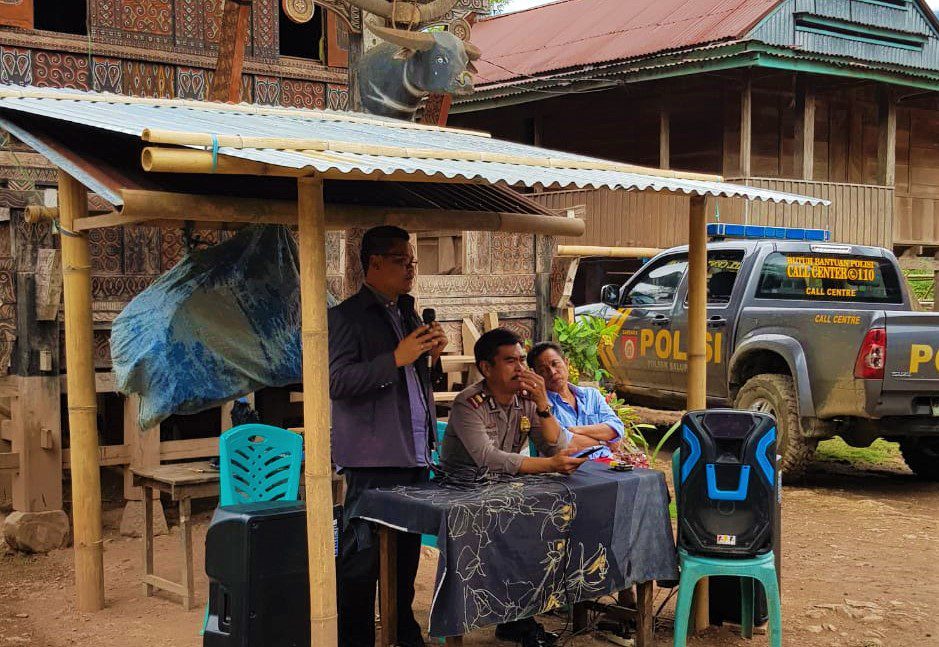 Kasat Reskrim dan Kapolsek Saluputti Sosialisasi Kamtibmas dan Mekasnisme Dana Lembang di Bittuang