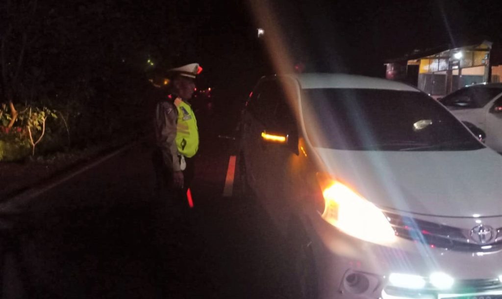 [FOTO] Jembatan Penghubung Toraja Utara-Polopo Ambruk, Polisi Sigap Hingga Dini Hari