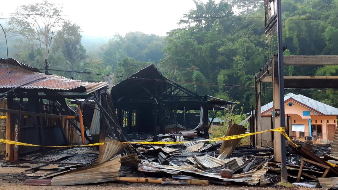 Dua Kios di Botang Makale, Ludes Terbakar 2 Dua Kios di Botang Makale, Ludes Terbakar