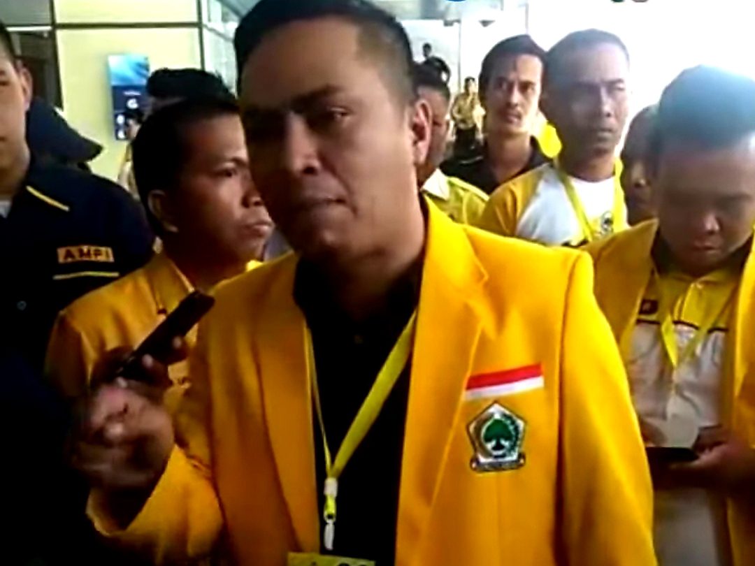 Pembukaan Musda IX Partai Golkar Sulsel Sempat Ricuh 2 Pembukaan Musda IX Partai Golkar Sulsel Sempat Ricuh