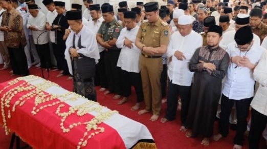 Wagub Hadiri Prosesi Penguburan Ichsan Yasin Limpo