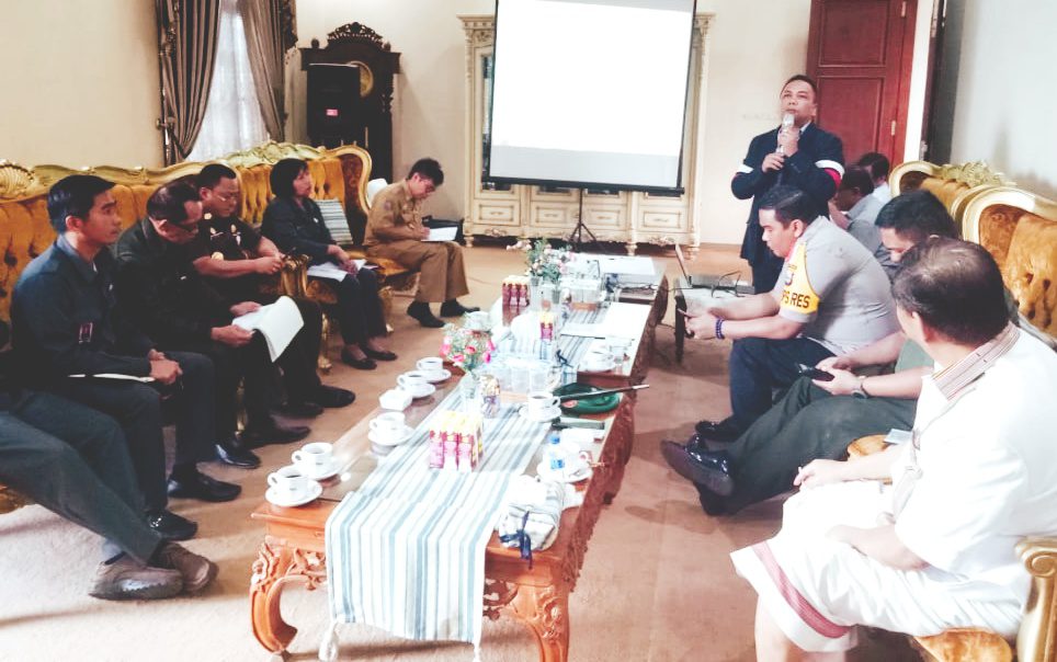 KPU Serahkan 30 Nama Caleg Terpilih Kepada Bupati Tana Toraja 2 KPU Serahkan 30 Nama Caleg Terpilih Kepada Bupati Tana Toraja