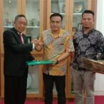 KPU Serahkan 30 Nama Caleg Terpilih Kepada Bupati Toraja Utara
