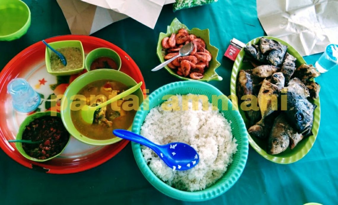 Menikmati Ikan Bakar di Pantai Ammani 2 Menikmati Ikan Bakar di Pantai Ammani