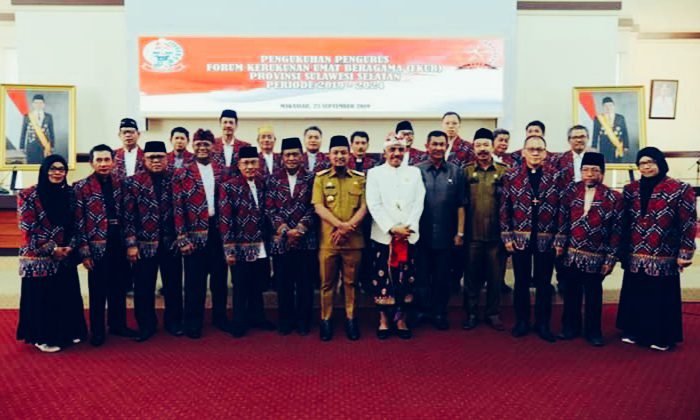 Wagub Kukuhkan Pengurus FKUB Sulsel 2 Wagub Kukuhkan Pengurus FKUB Sulsel