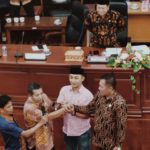 Pimpinan DPRD Tana Toraja Periode 2014-2019 Kembalikan Kendaraan Dinas