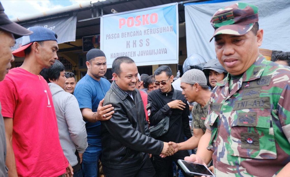 Tiba di Wamena Wagub Sulsel Salurkan Bantuan Sosial Rp1 Miliar 2 Tiba di Wamena Wagub Sulsel Salurkan Bantuan Sosial Rp1 Miliar