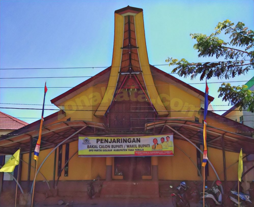 Victor Datuan Batara, Pendaftar Pertama   di Partai Golkar
