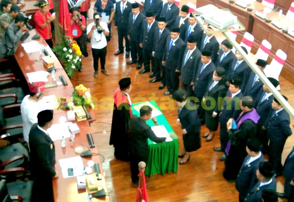 30 Anggota DPRD Tana Toraja Terpilih Diambil Sumpah Janjinya 2 30 Anggota DPRD Tana Toraja Terpilih Diambil Sumpah Janjinya