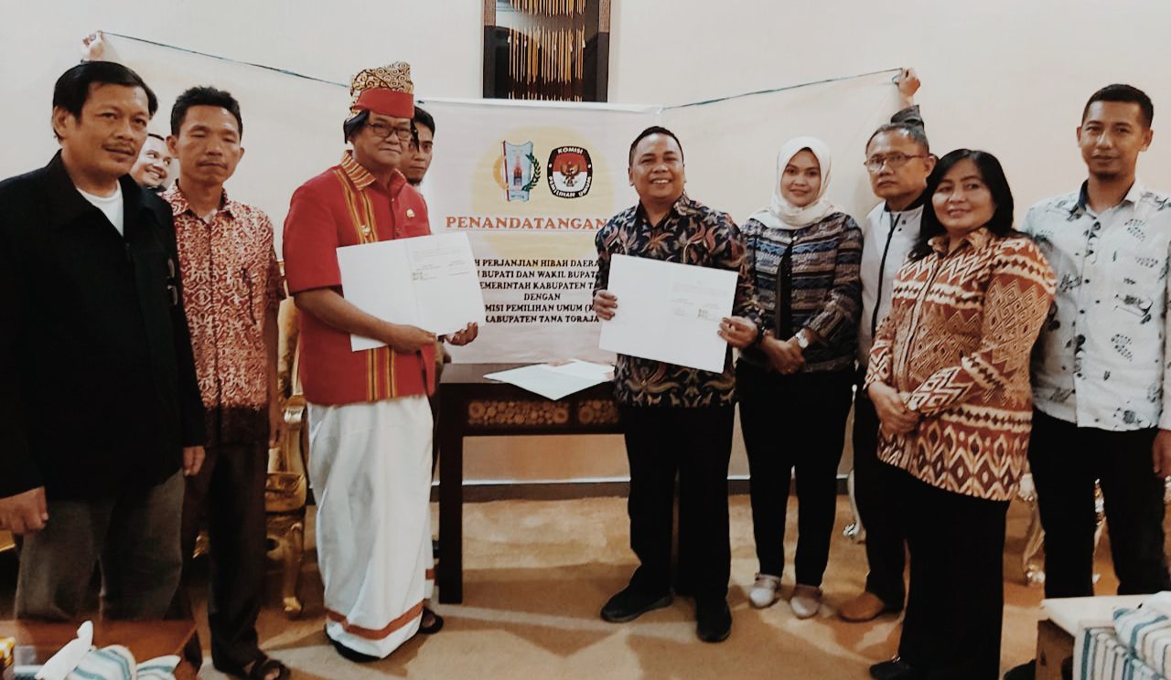 Bupati Tana Toraja Tandatangani Dana Hibah Pilkada Untuk KPU dan Bawaslu