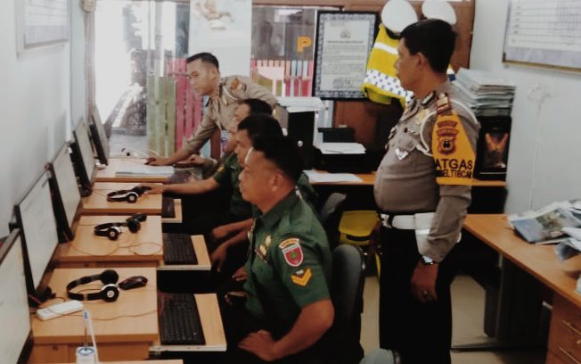 Dirgahayu TNI Ke 74, Polres Tana Toraja Terbitkan 50 SIM Buat Personil TNI 1 Dirgahayu TNI Ke 74, Polres Tana Toraja Terbitkan 50 SIM Buat Personil TNI