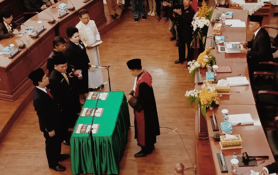 Sah!!.. Pimpinan DPRD Tana Toraja Defenitif di Lantik 2 Sah!!.. Pimpinan DPRD Tana Toraja Defenitif di Lantik
