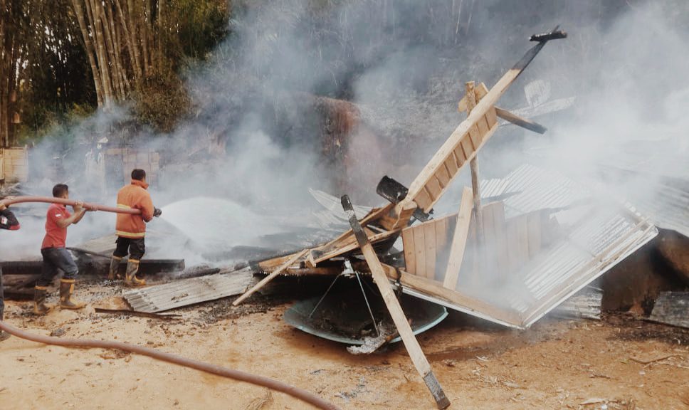 Diduga Korsleting, Rumah Panggung di Toraja Utara Ludes Dimakan Api