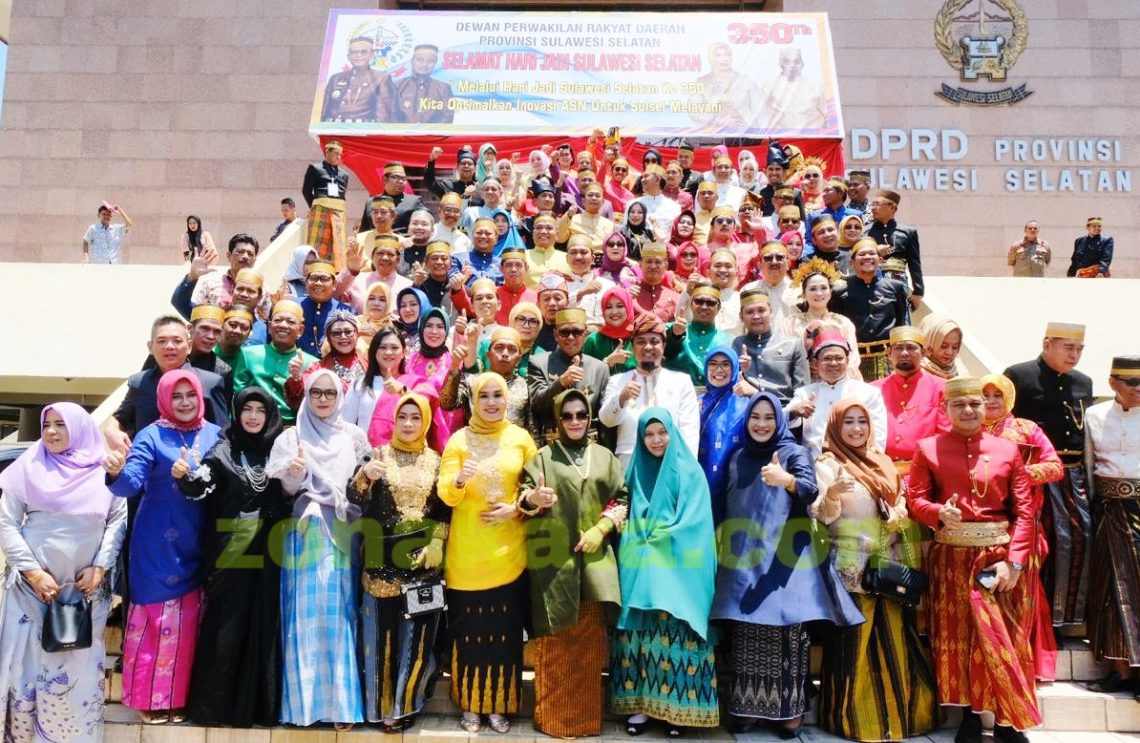 Unik, Peserta Puncak HUT Sulsel ke 350 Kenakan Pakaian Adat 2 Unik, Peserta Puncak HUT Sulsel ke 350 Kenakan Pakaian Adat