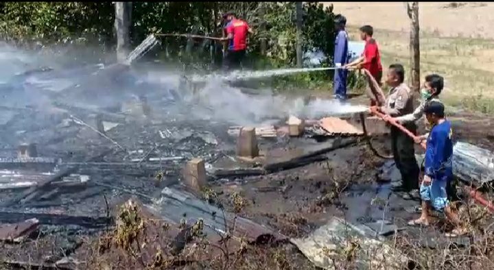 Akibat Korsleting Listrik, Satu Rumah di Mengkendek Ludes Terbakar