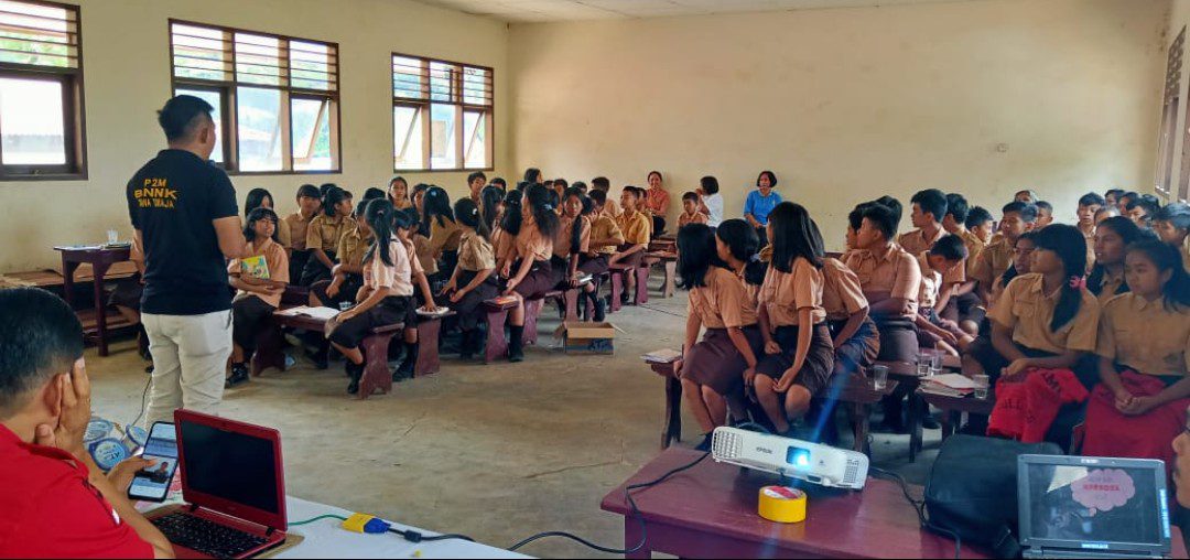 Tim Penyuluh BNNK Tana Toraja Sambangi SMP Katolik Pato Nonongan