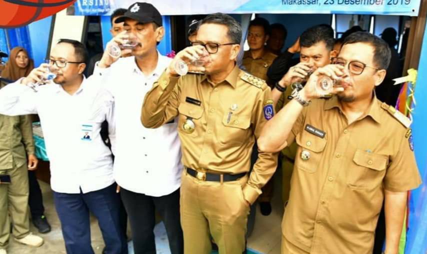 Warga di Pulau Barang Caddi Akhirnya Menikmati Air Siap Minum 1 Warga di Pulau Barang Caddi Akhirnya Menikmati Air Siap Minum