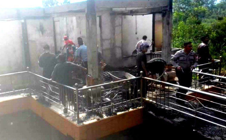 Rumah Warga di To'pao Ludes Terbakar, Satu Orang Terluka 2 Rumah Warga di To'pao Ludes Terbakar, Satu Orang Terluka