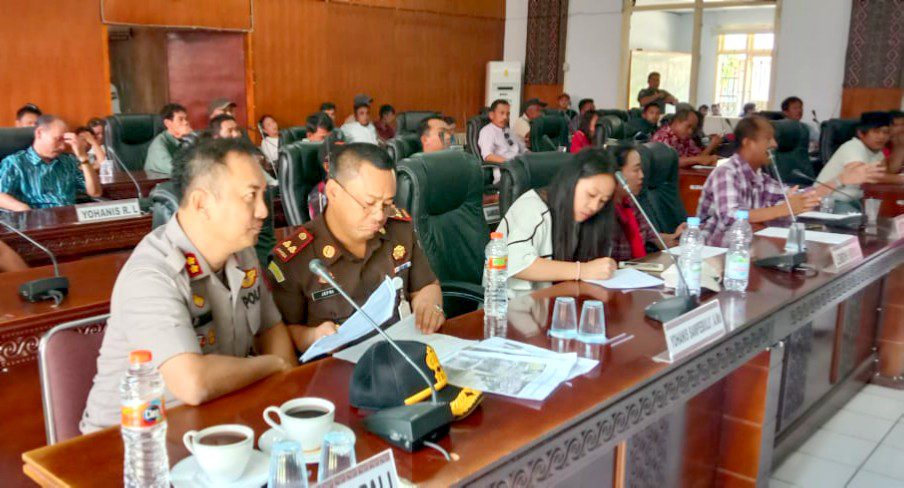 Demo DPRD, Aliansi Masyarakat Peduli Toraja Utara Tuntut Pilkalem Menggunakan E-Voting di Kaji Ulang