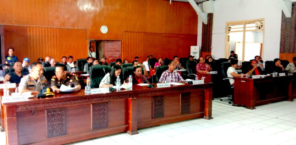 Demo DPRD, Aliansi Masyarakat Peduli Toraja Utara Tuntut Pilkalem Menggunakan E-Voting di Kaji Ulang