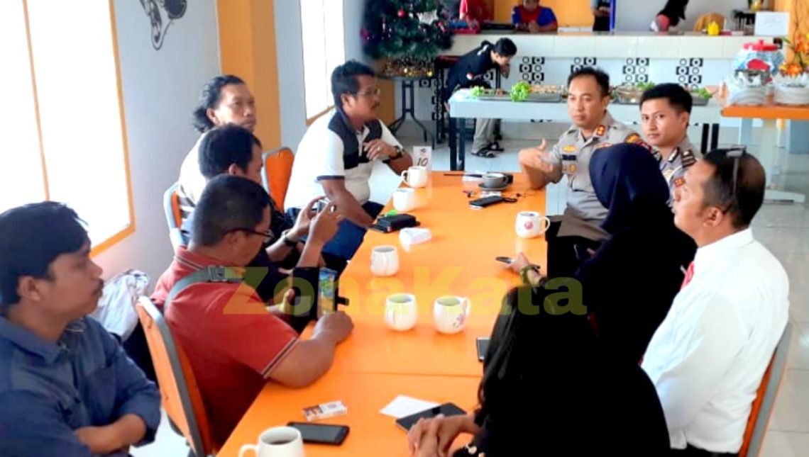 Kapolres Tana Toraja Kongkow Bareng Awak Media