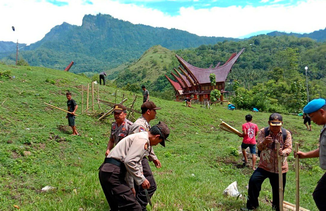Peduli Penghijauan, Polres Tana Toraja Tanam  Pohon di Ratte Buttu, Bonggakaradeng