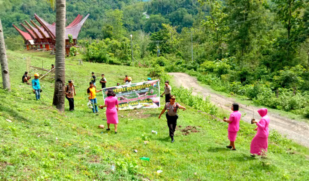Peduli Penghijauan, Polres Tana Toraja Tanam Pohon di Ratte Buttu, Bonggakaradeng 1 Peduli Penghijauan, Polres Tana Toraja Tanam Pohon di Ratte Buttu, Bonggakaradeng - Zonakata.com