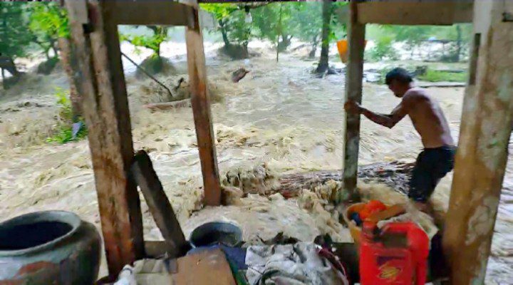 Banjir Melanda Kabupaten Barru, Ratusan Warga Terisolasi