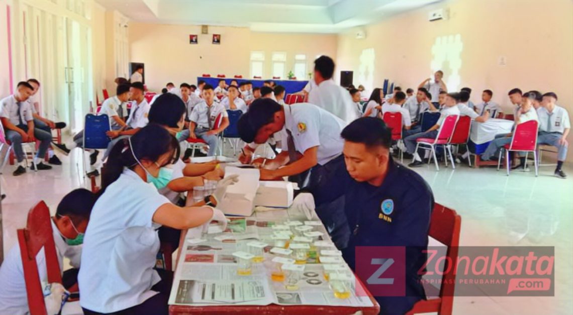 BNNK Tana Toraja Tes Urine Ratusan Siswa SMA dan SMK di Toraja Utara