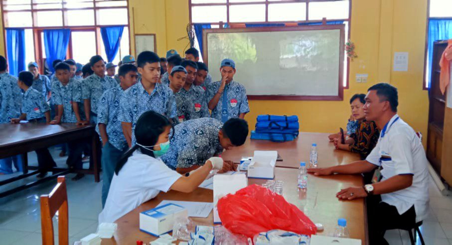 Lagi, 74 Pelajar Tana Toraja Jalani Tes Urin, Ada yang Pakai Narkoba? 1 Lagi, 74 Pelajar Tana Toraja Jalani Tes Urin, Ada yang Pakai Narkoba?